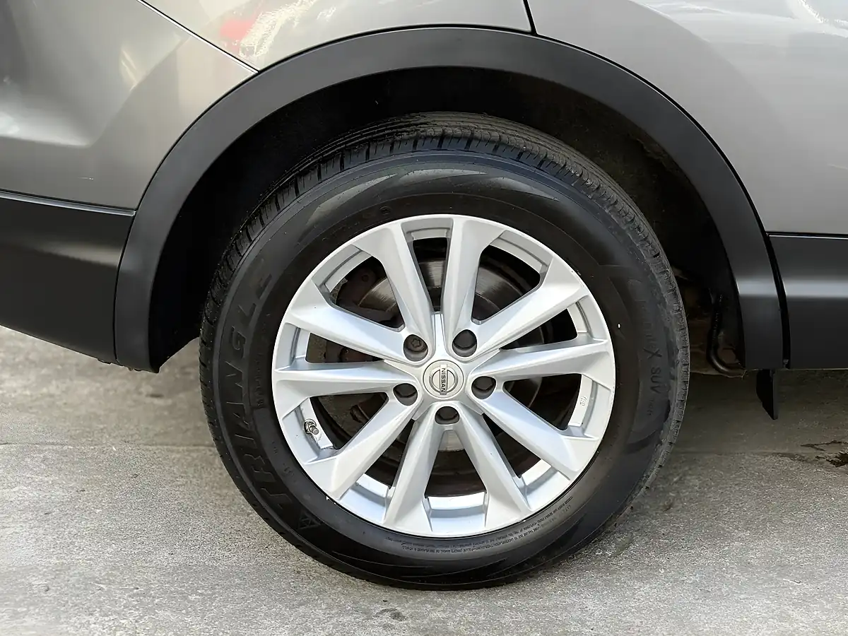 Used 2015 Nissan Qashqai Acenta Grey - Interior and Exterior details 16