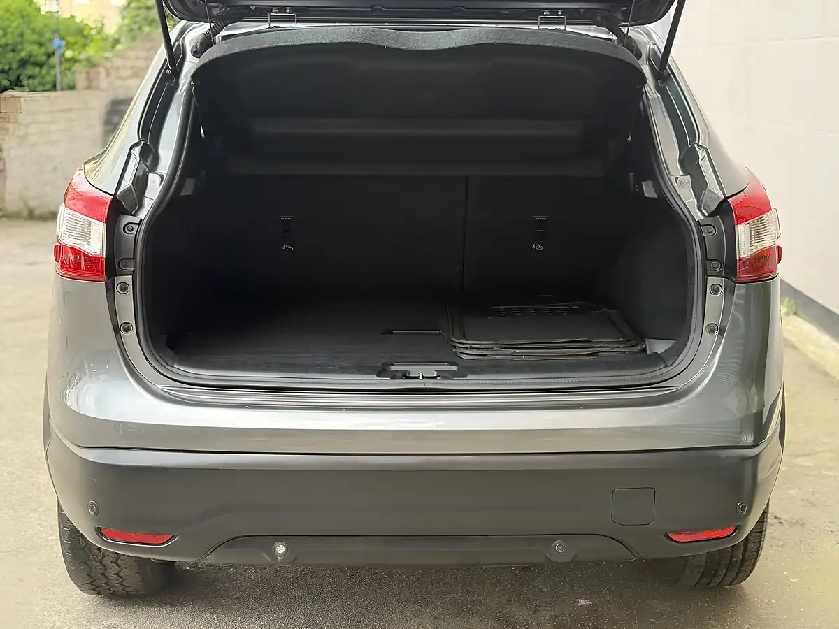 Used 2015 Nissan Qashqai Acenta Grey - Interior and Exterior details 8
