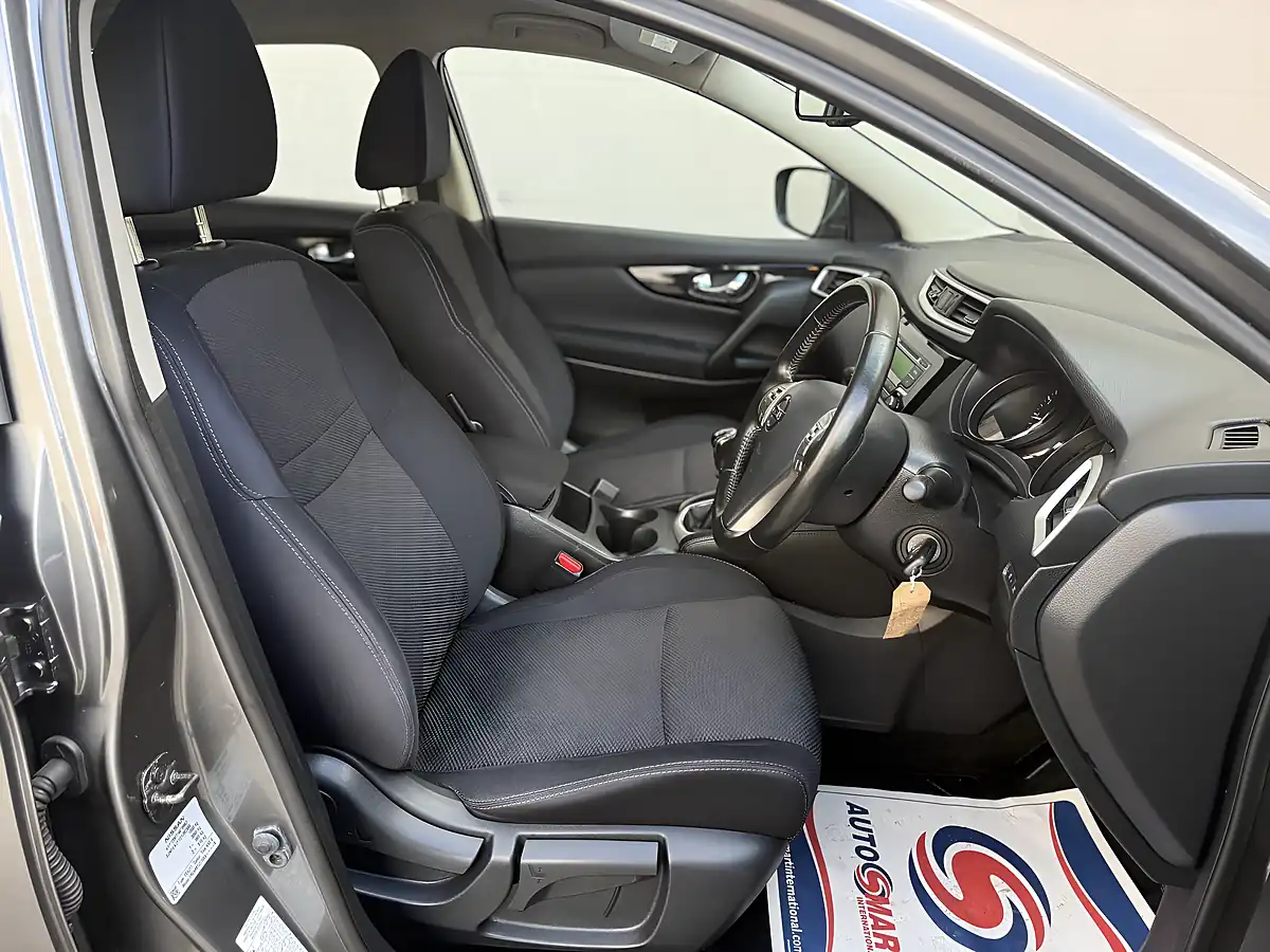 Used 2015 Nissan Qashqai Acenta Grey - Interior and Exterior details 9