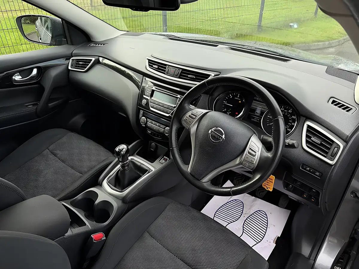 Used 2015 Nissan Qashqai Acenta Grey - Interior and Exterior details 11