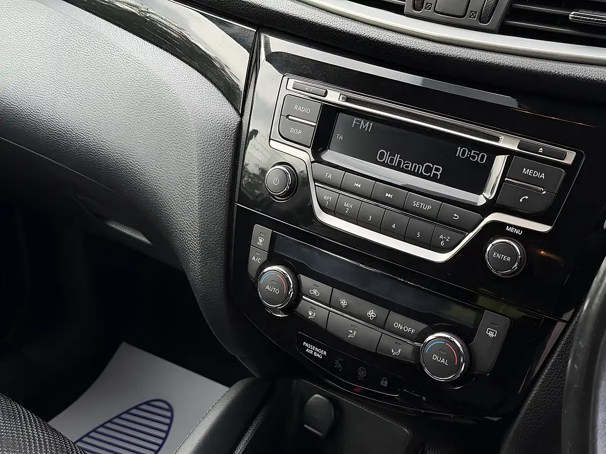 Used 2015 Nissan Qashqai Acenta Grey - Interior and Exterior details 12