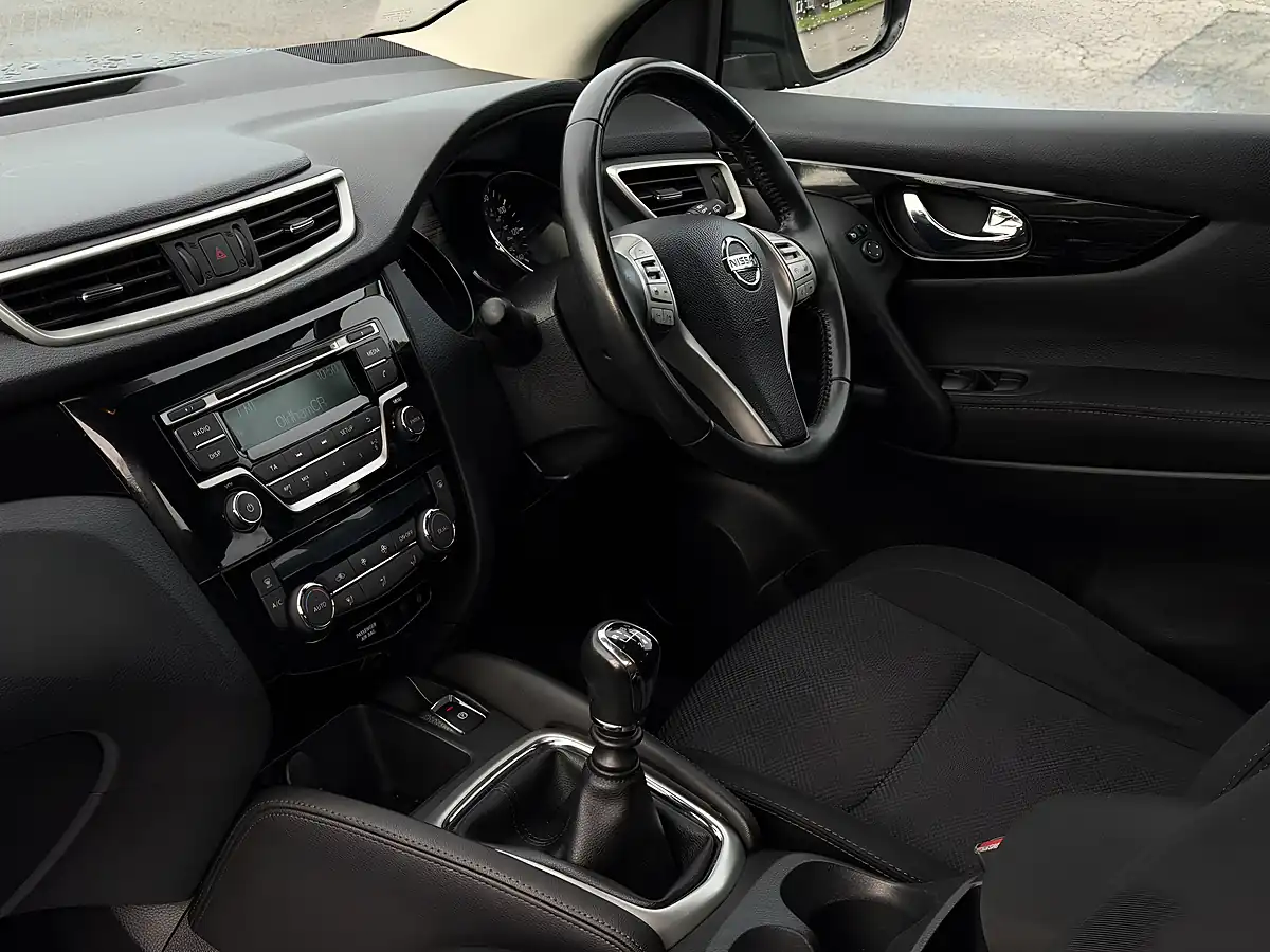Used 2015 Nissan Qashqai Acenta Grey - Interior and Exterior details 13