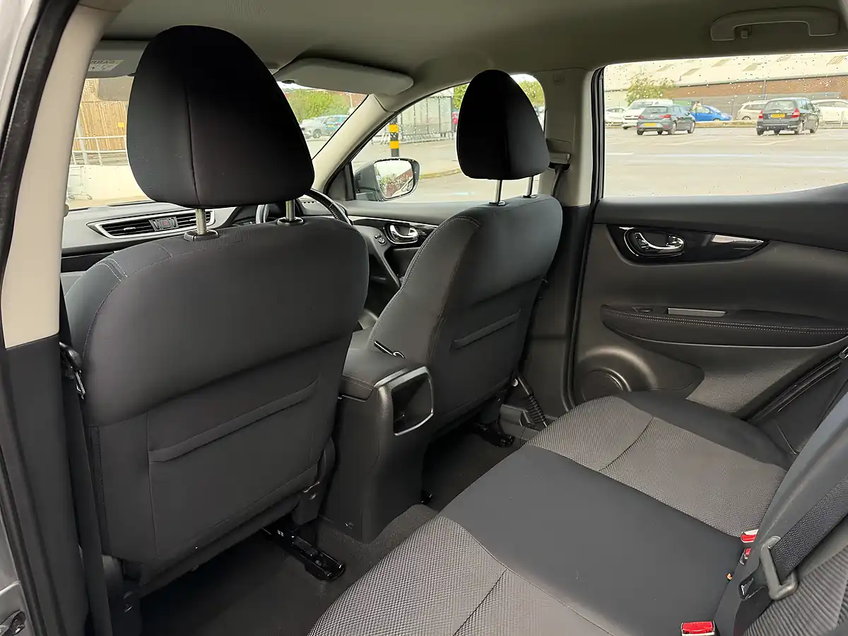 Used 2015 Nissan Qashqai Acenta Grey - Interior and Exterior details 14
