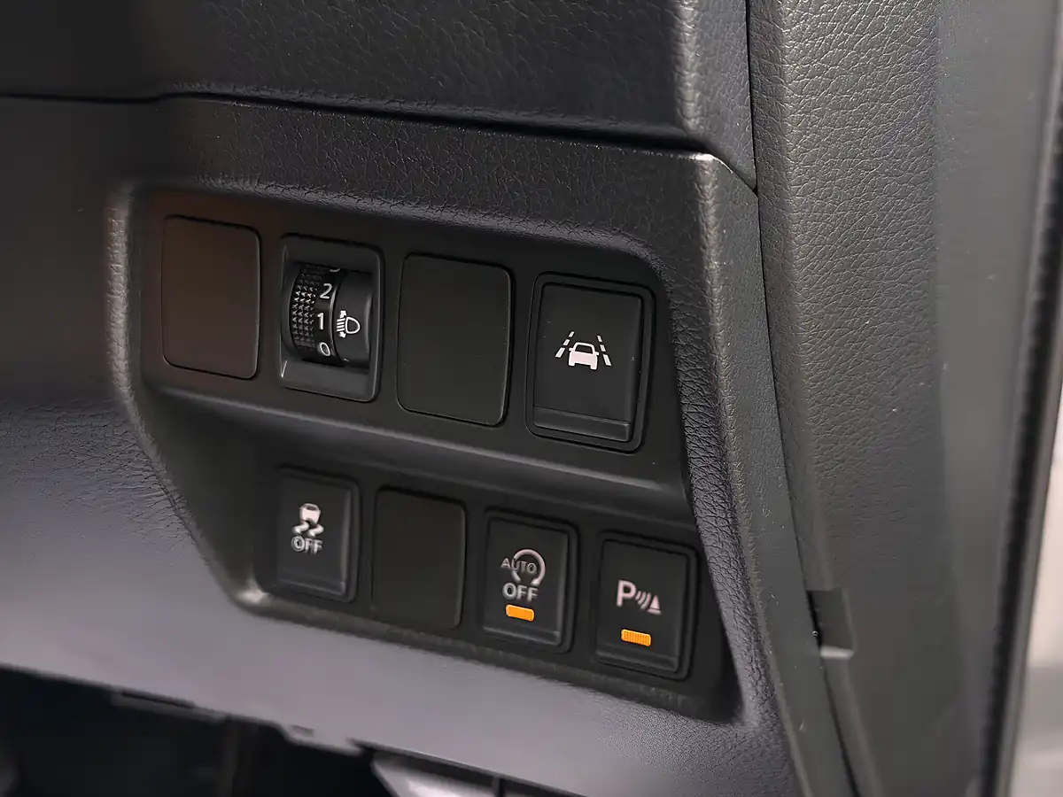Used 2015 Nissan Qashqai Acenta Grey - Interior and Exterior details 17