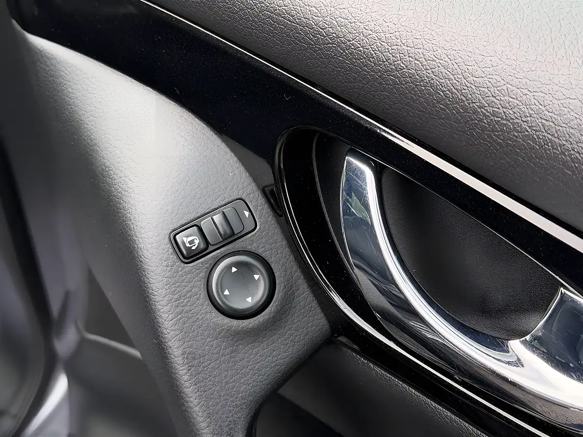 Used 2015 Nissan Qashqai Acenta Grey - Interior and Exterior details 18