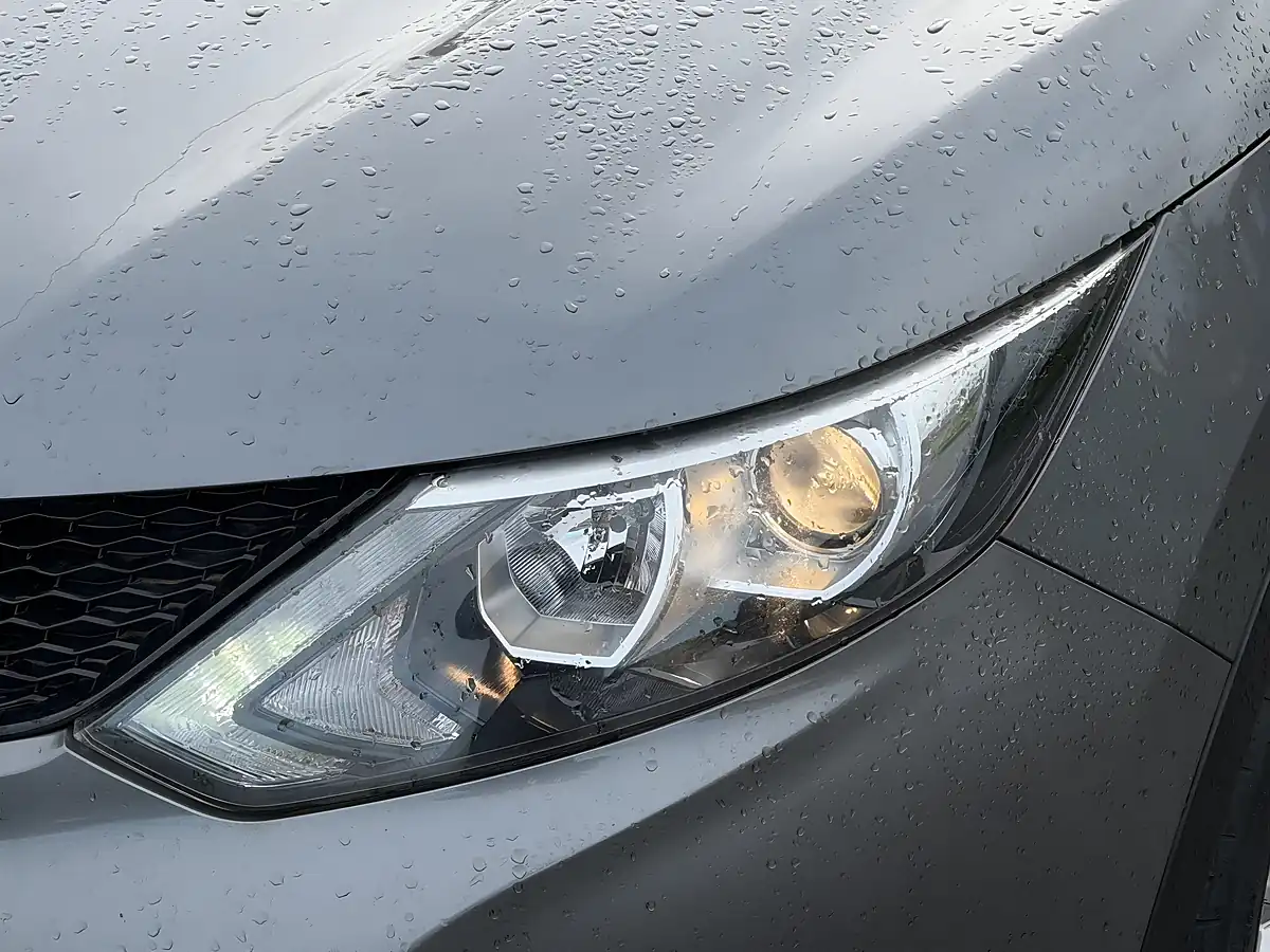 Used 2015 Nissan Qashqai Acenta Grey - Interior and Exterior details 19