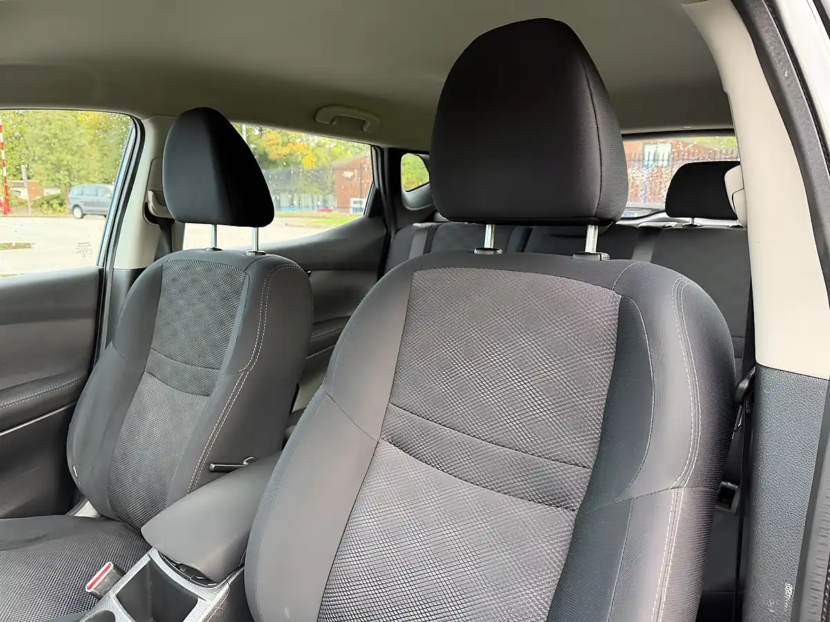 Used 2015 Nissan Qashqai Acenta Grey - Interior and Exterior details 20