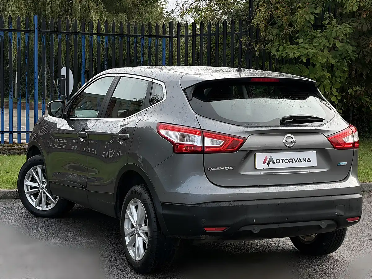 Used 2015 Nissan Qashqai Acenta Grey - Interior and Exterior details 4