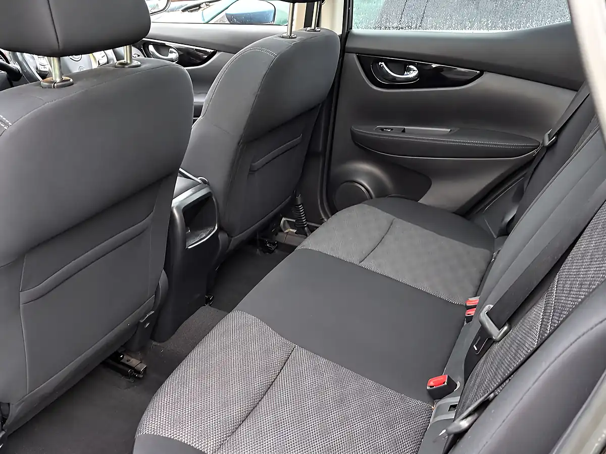 Used 2015 Nissan Qashqai Acenta Premium Black - Interior and Exterior details 6