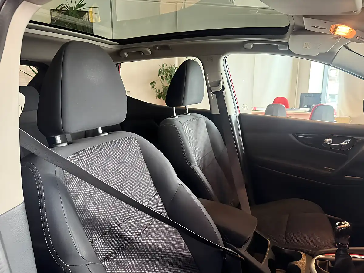 Used 2015 Nissan Qashqai Acenta Premium Red - Interior and Exterior details 14