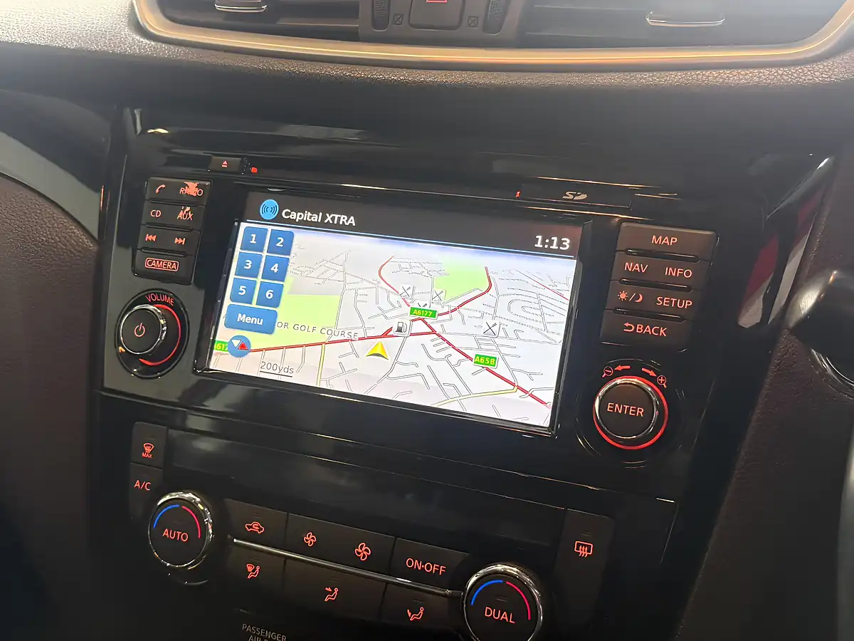 Used 2015 Nissan Qashqai Acenta Premium Red - Interior and Exterior details 15