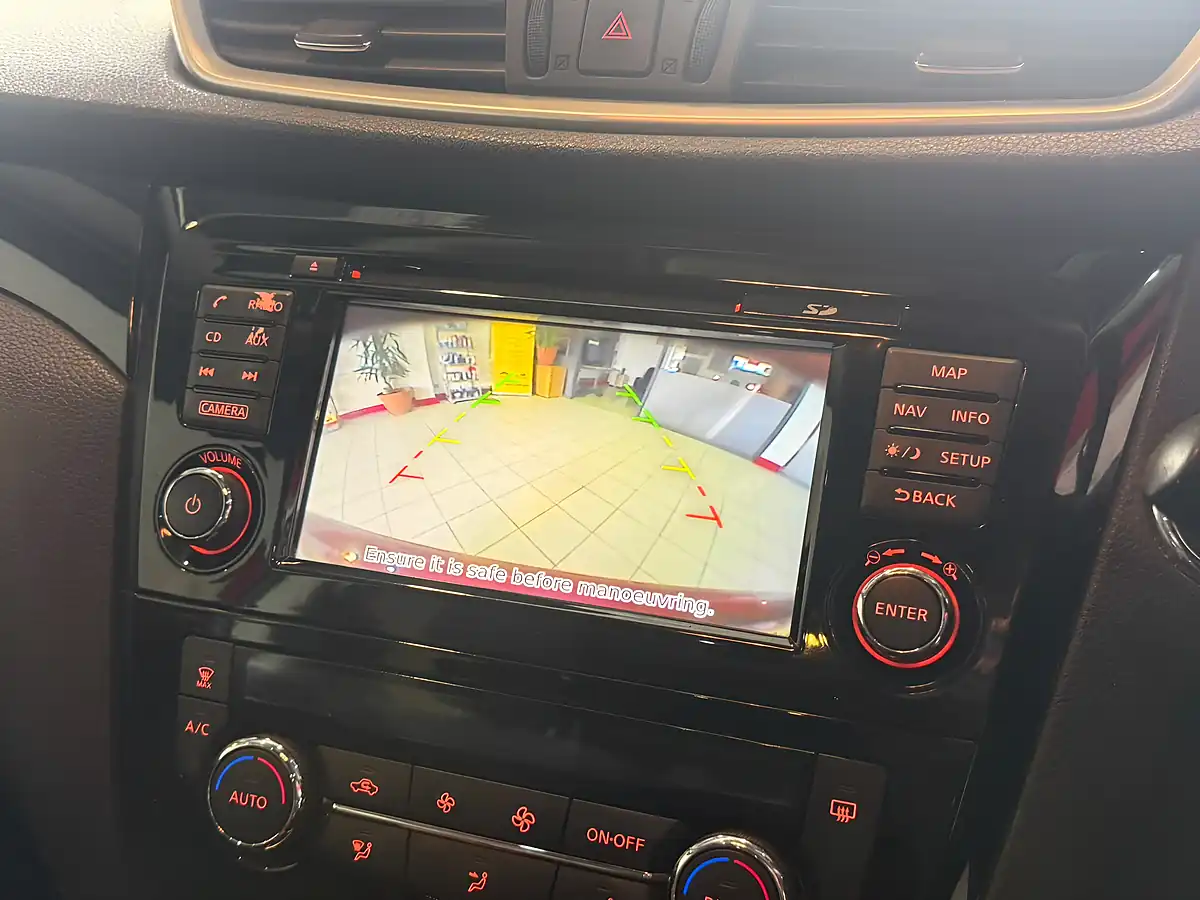 Used 2015 Nissan Qashqai Acenta Premium Red - Interior and Exterior details 16