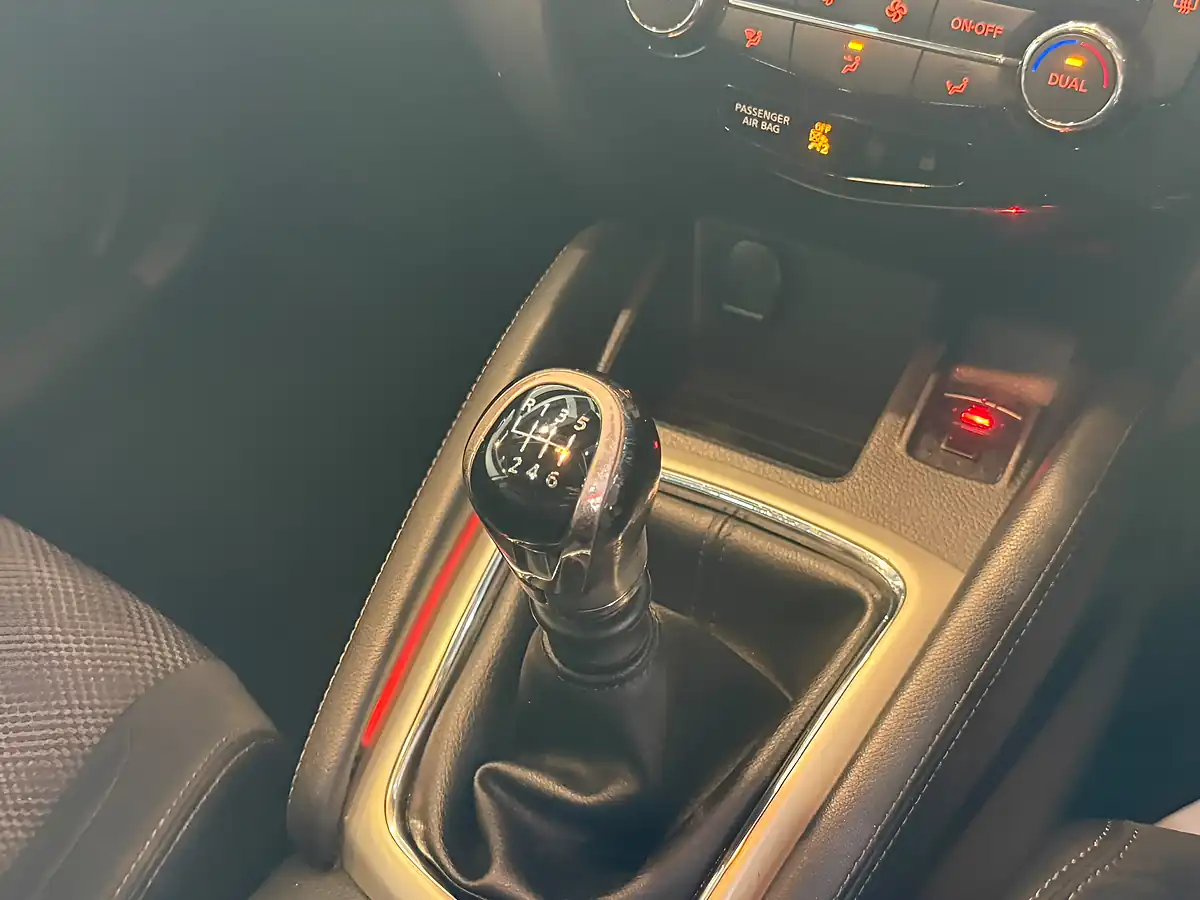 Used 2015 Nissan Qashqai Acenta Premium Red - Interior and Exterior details 18