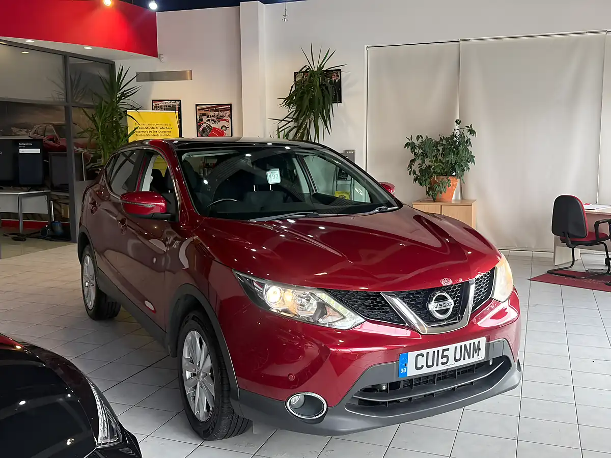 Used 2015 Nissan Qashqai Acenta Premium Red - Interior and Exterior details 2
