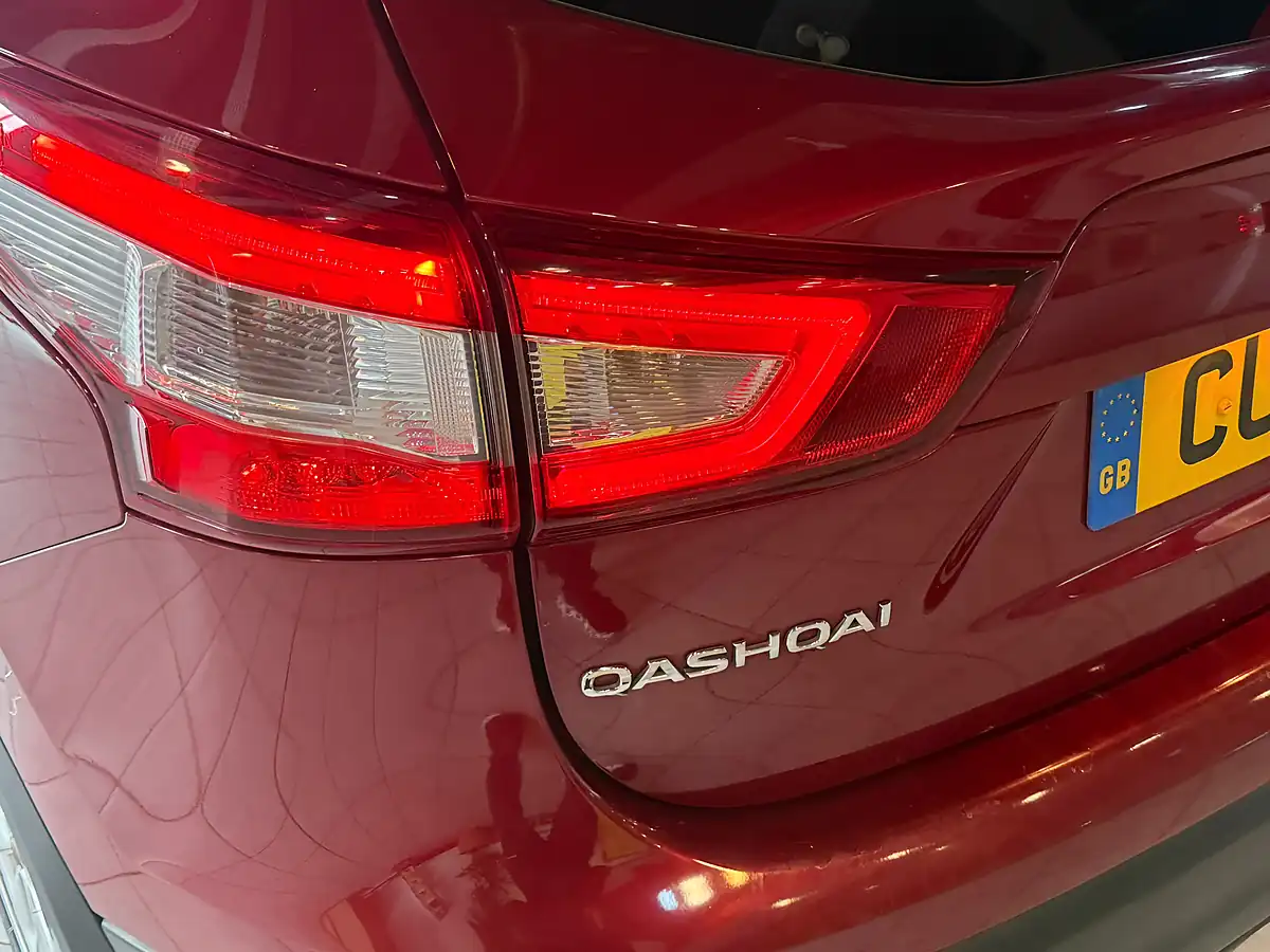 Used 2015 Nissan Qashqai Acenta Premium Red - Interior and Exterior details 7