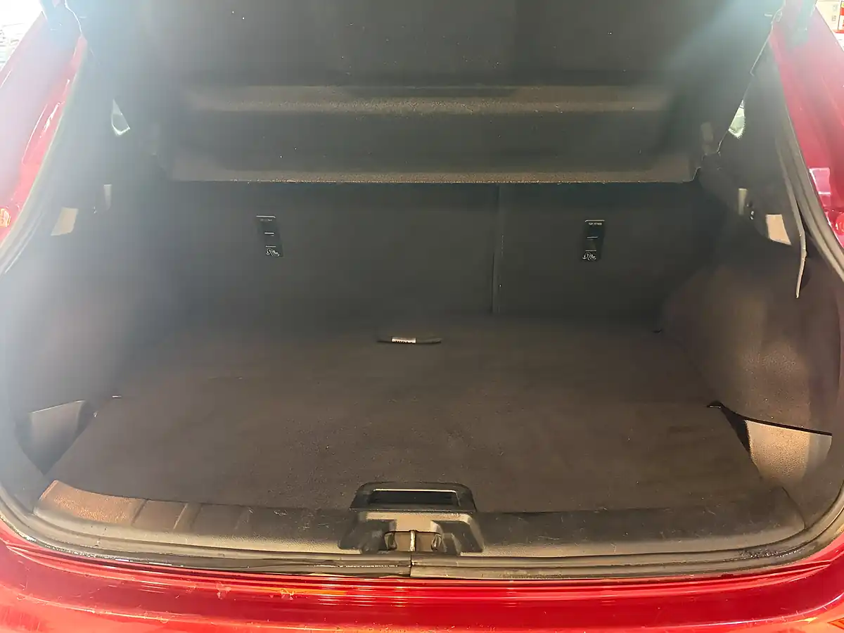 Used 2015 Nissan Qashqai Acenta Premium Red - Interior and Exterior details 9