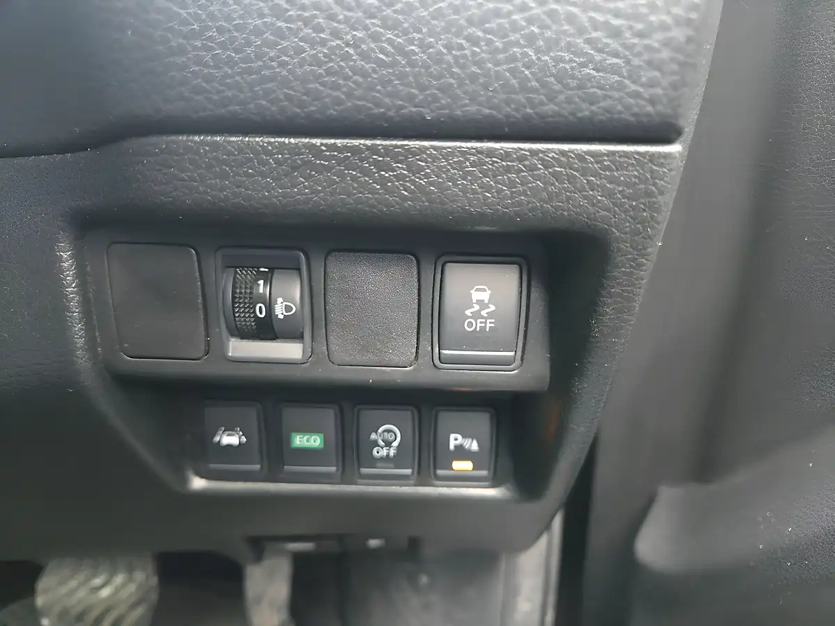 Used 2015 Nissan Qashqai Acenta Premium Xtron Grey - Interior and Exterior details 18