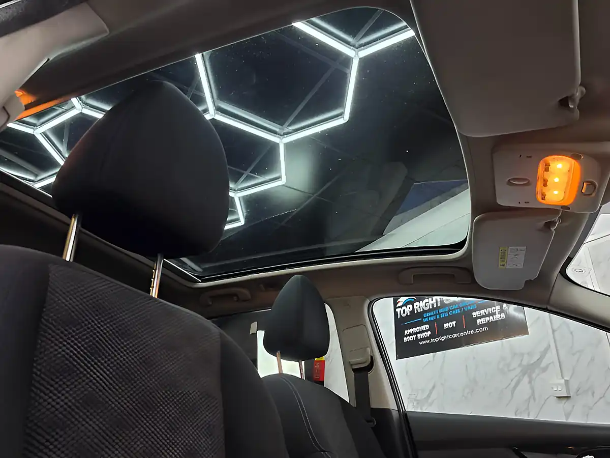Used 2015 Nissan Qashqai Acenta+ Red - Interior and Exterior details 10