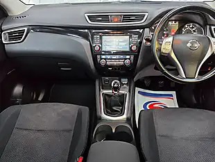 Used 2015 Nissan Qashqai Acenta+ Red - Interior and Exterior details 12