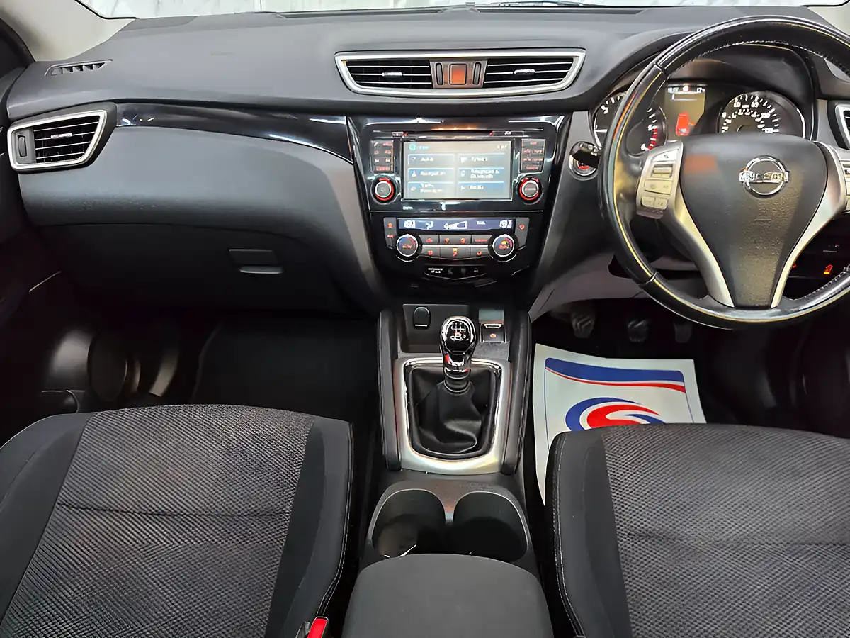 Used 2015 Nissan Qashqai Acenta+ Red - Interior and Exterior details 12