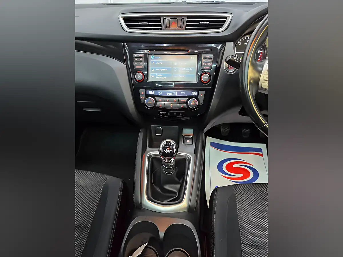 Used 2015 Nissan Qashqai Acenta+ Red - Interior and Exterior details 13