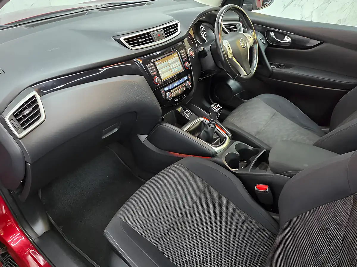 Used 2015 Nissan Qashqai Acenta+ Red - Interior and Exterior details 14