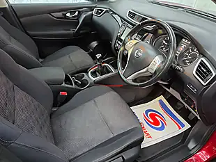 Used 2015 Nissan Qashqai Acenta+ Red - Interior and Exterior details 16