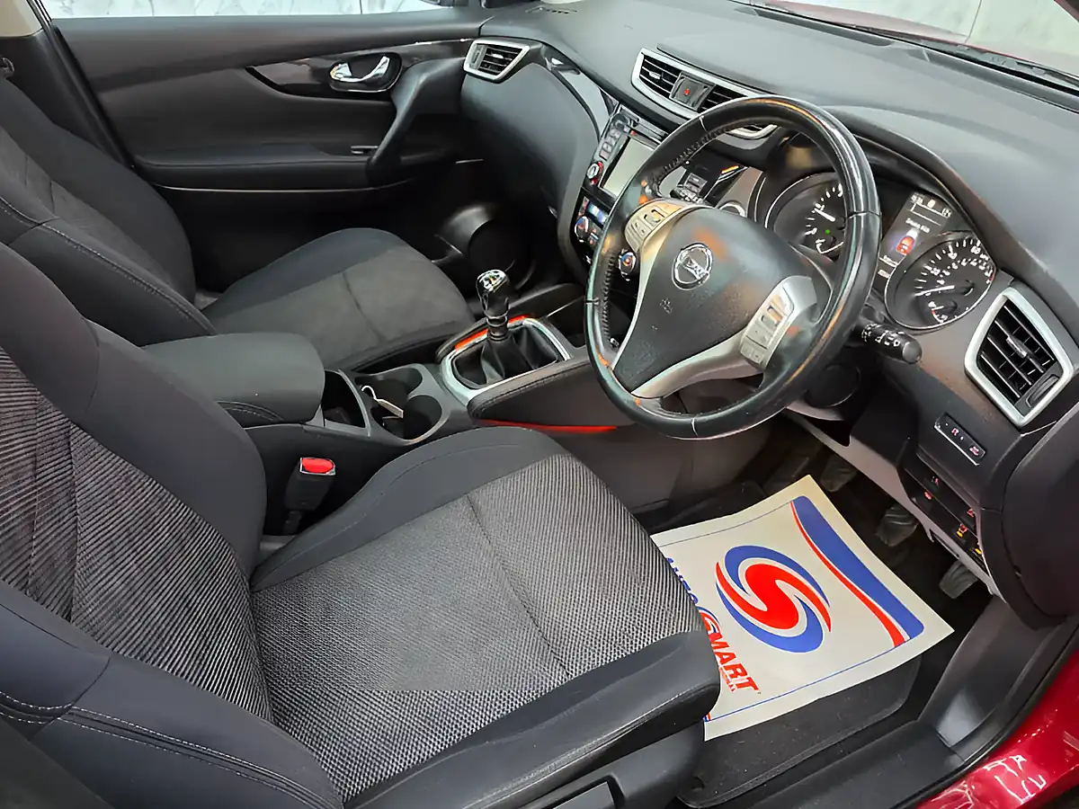Used 2015 Nissan Qashqai Acenta+ Red - Interior and Exterior details 16