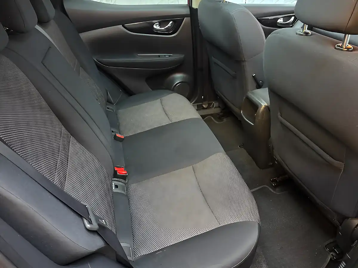 Used 2015 Nissan Qashqai Acenta+ Red - Interior and Exterior details 18