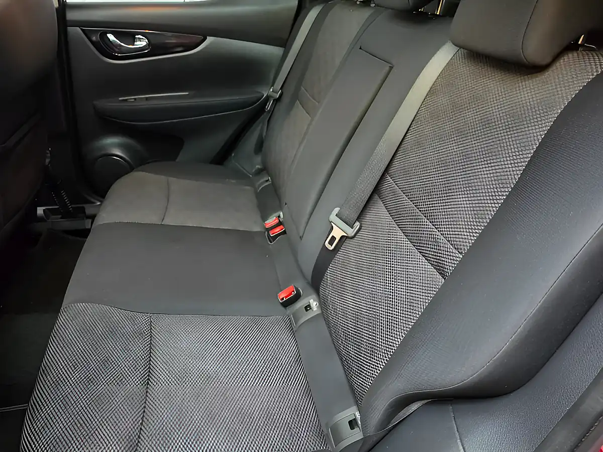 Used 2015 Nissan Qashqai Acenta+ Red - Interior and Exterior details 19