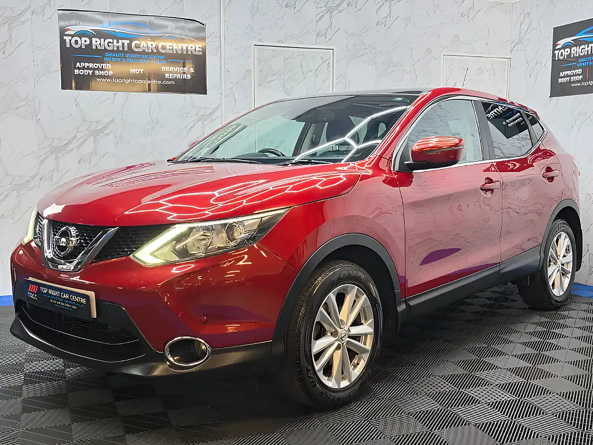 Used 2015 Nissan Qashqai Acenta+ Red - Interior and Exterior details 4