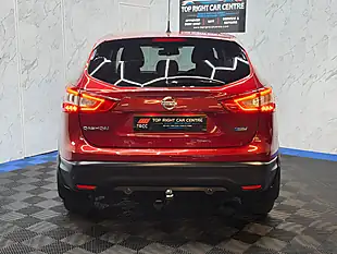 Used 2015 Nissan Qashqai Acenta+ Red - Interior and Exterior details 5