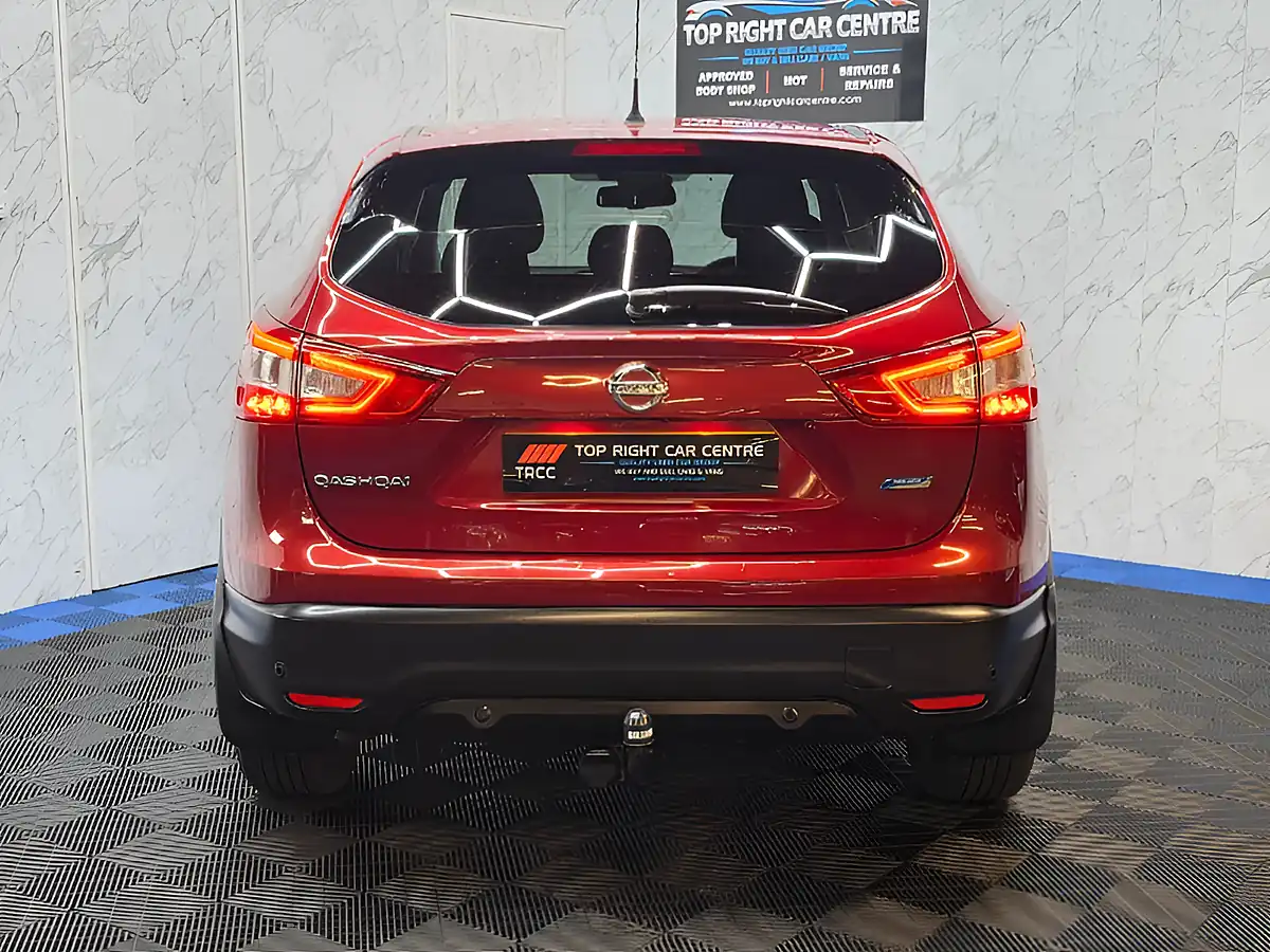 Used 2015 Nissan Qashqai Acenta+ Red - Interior and Exterior details 5