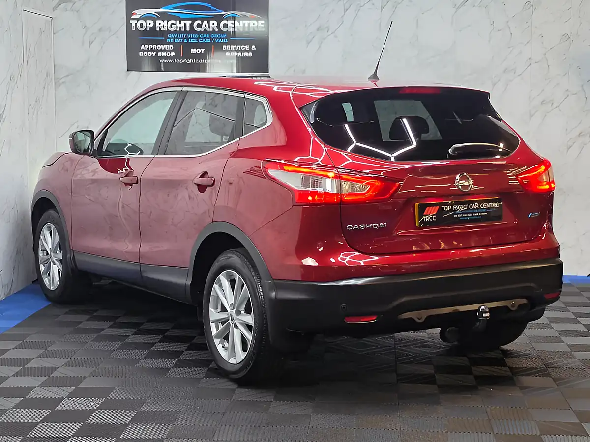 Used 2015 Nissan Qashqai Acenta+ Red - Interior and Exterior details 6