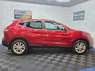 Used 2015 Nissan Qashqai Acenta+ Red - Interior and Exterior details 7