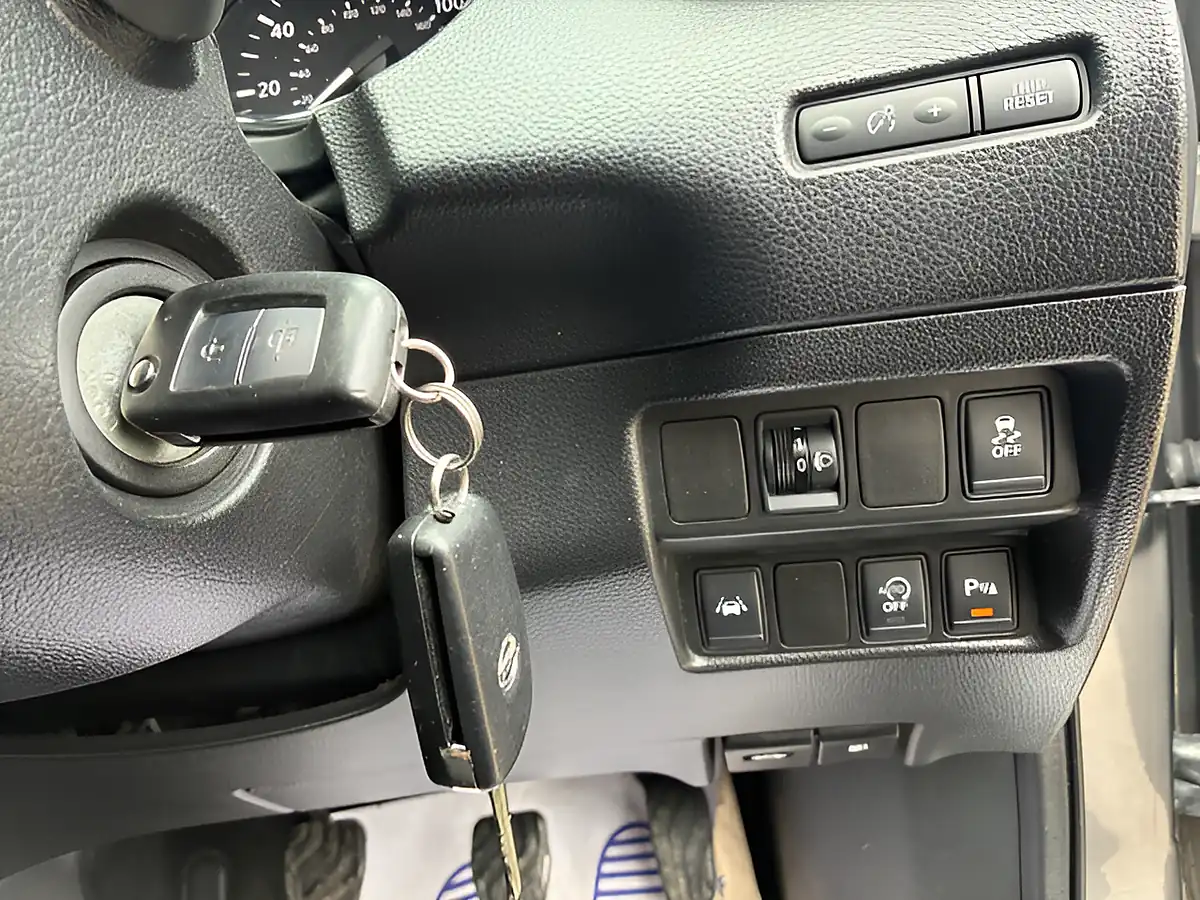 Used 2015 Nissan Qashqai Acenta Smart Vision Grey - Interior and Exterior details 15