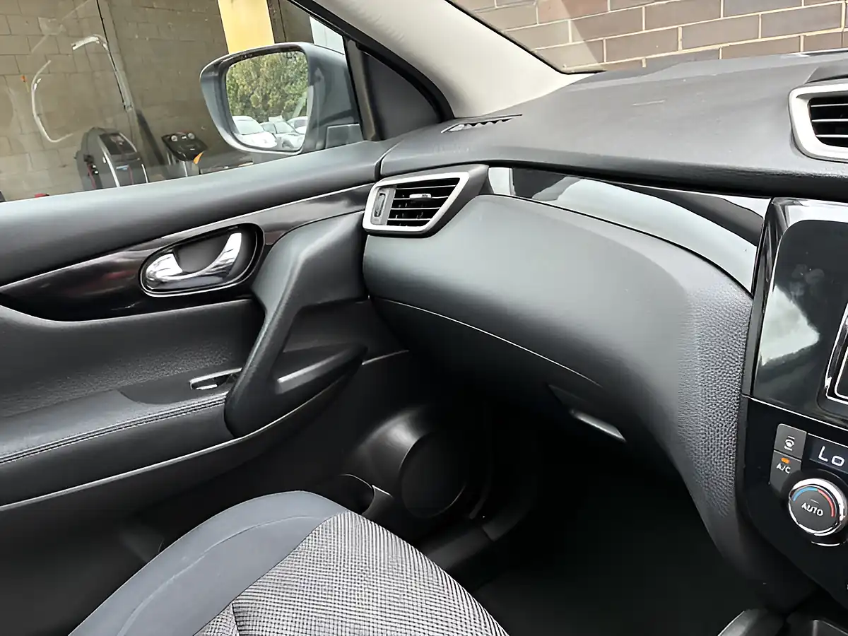 Used 2015 Nissan Qashqai Acenta Smart Vision Grey - Interior and Exterior details 18