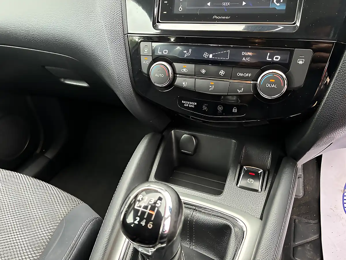 Used 2015 Nissan Qashqai Acenta Smart Vision Grey - Interior and Exterior details 19