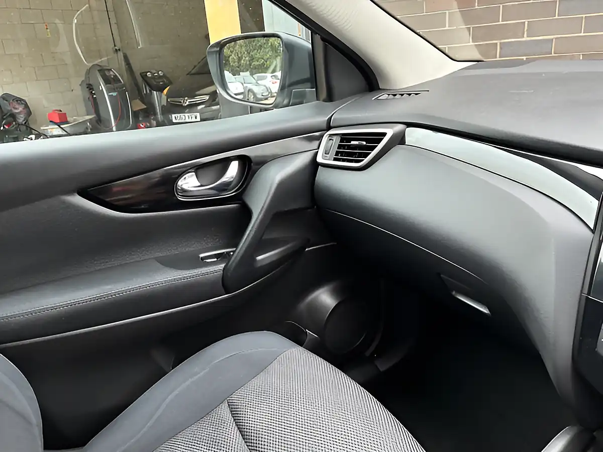Used 2015 Nissan Qashqai Acenta Smart Vision Grey - Interior and Exterior details 20