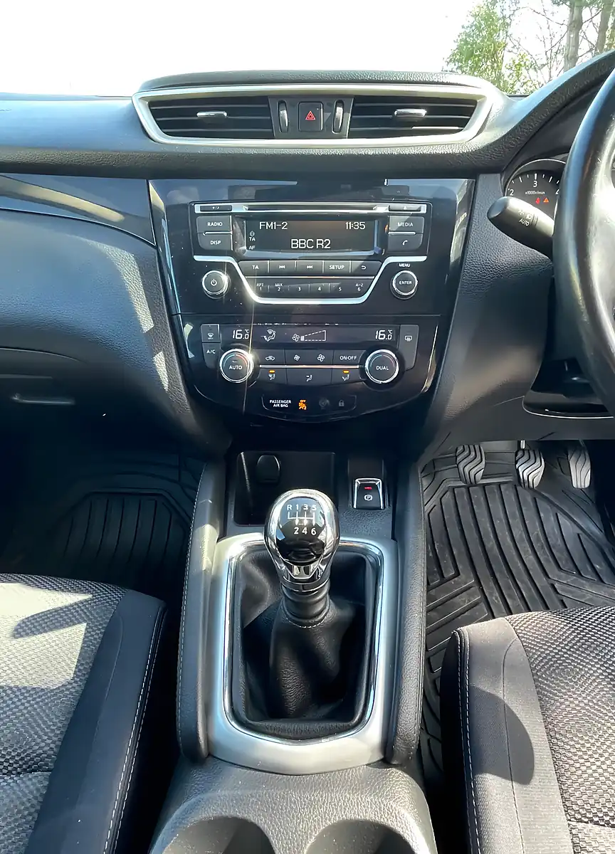 Used 2015 Nissan Qashqai Acenta White - Interior and Exterior details 19