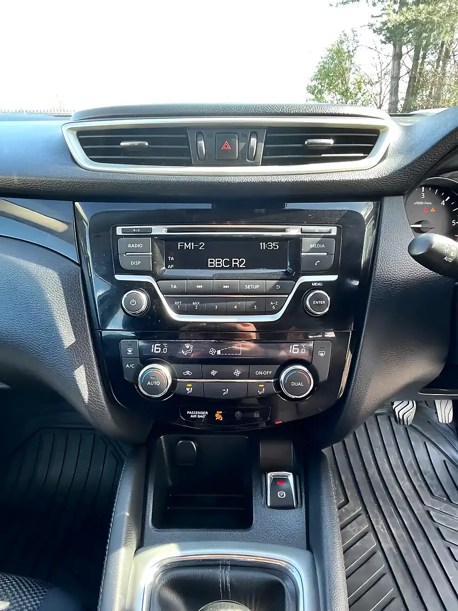 Used 2015 Nissan Qashqai Acenta White - Interior and Exterior details 20