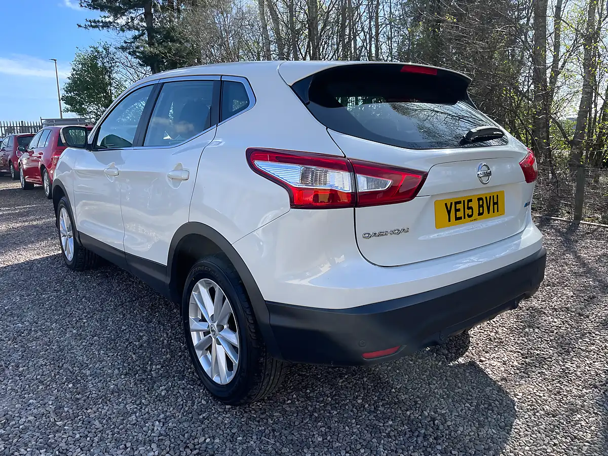 Used 2015 Nissan Qashqai Acenta White - Interior and Exterior details 4