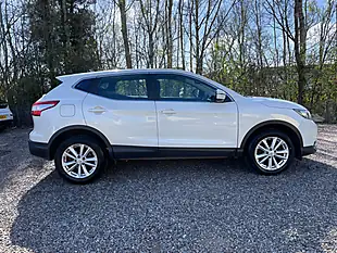 Used 2015 Nissan Qashqai Acenta White - Interior and Exterior details 5