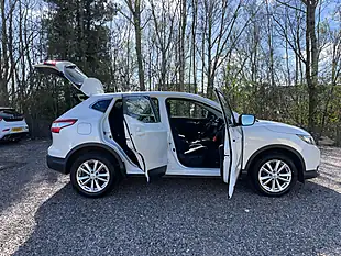 Used 2015 Nissan Qashqai Acenta White - Interior and Exterior details 7