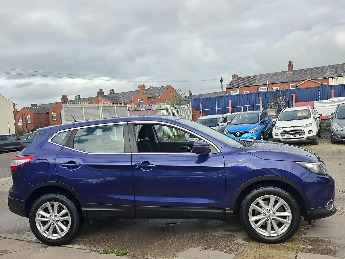 Used 2015 Nissan Qashqai Acenta Xtron Blue - Interior and Exterior details 8
