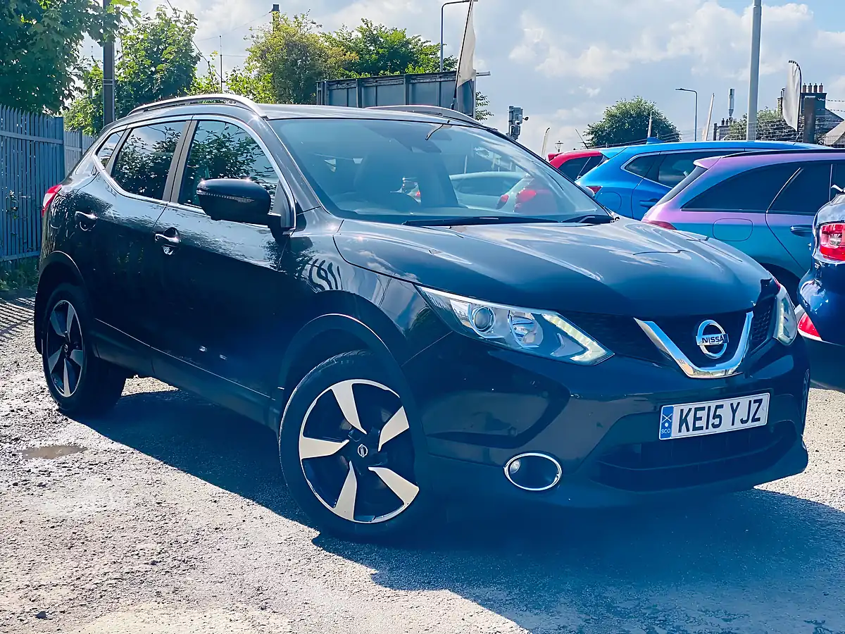 Used 2015 Nissan Qashqai N-Tec+ Black - Front View