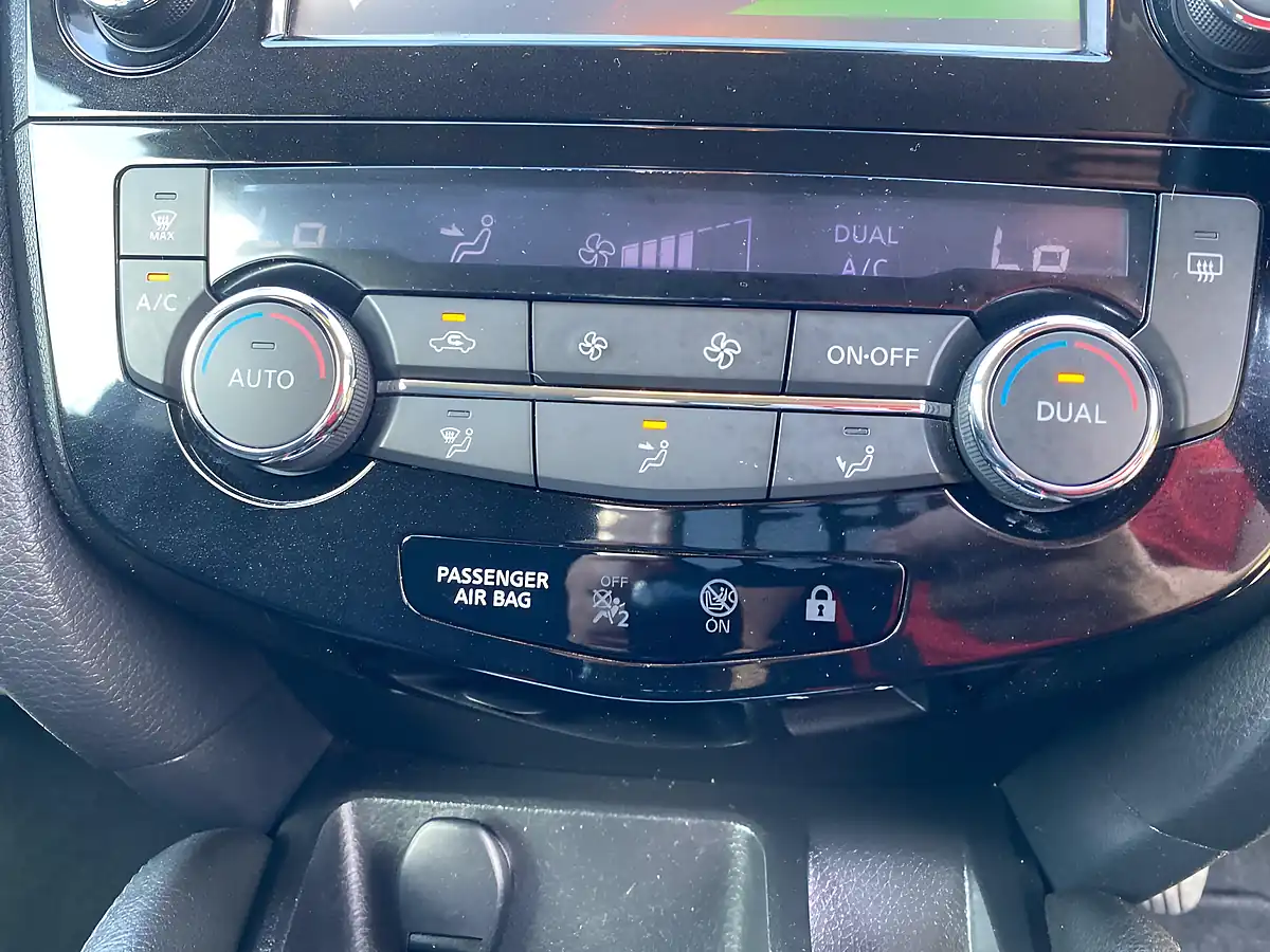 Used 2015 Nissan Qashqai N-Tec+ Black - Interior and Exterior details 15