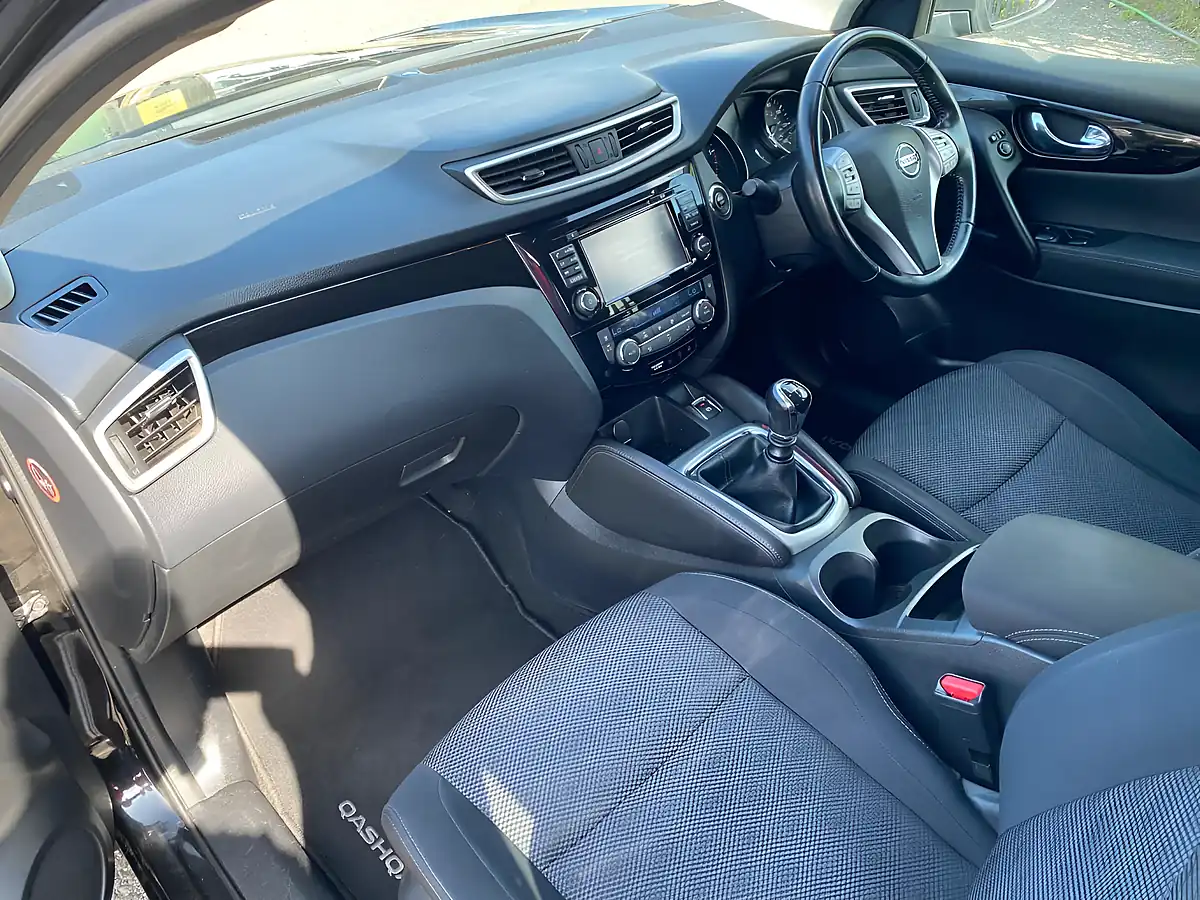 Used 2015 Nissan Qashqai N-Tec+ Black - Interior and Exterior details 4