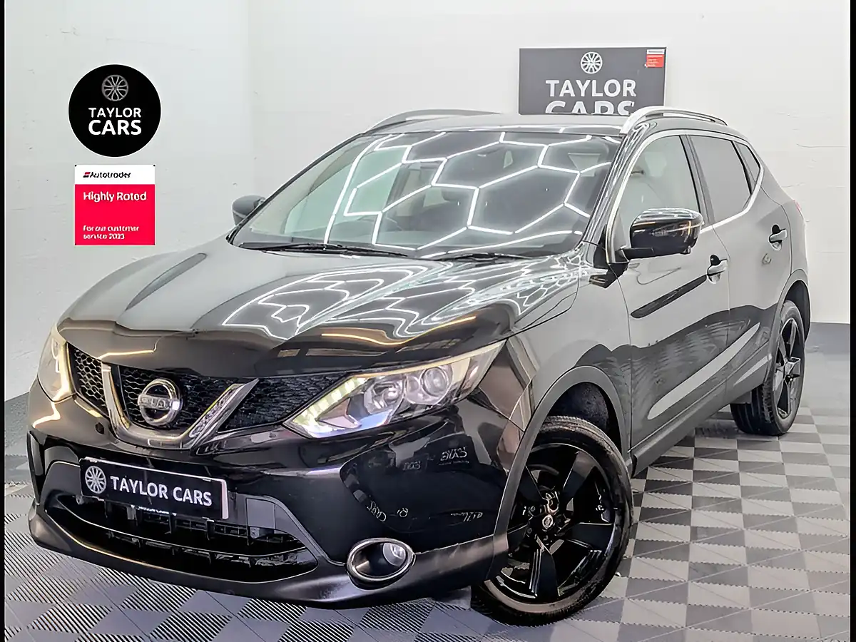 Used 2015 Nissan Qashqai N-Tec+ Black - Front View