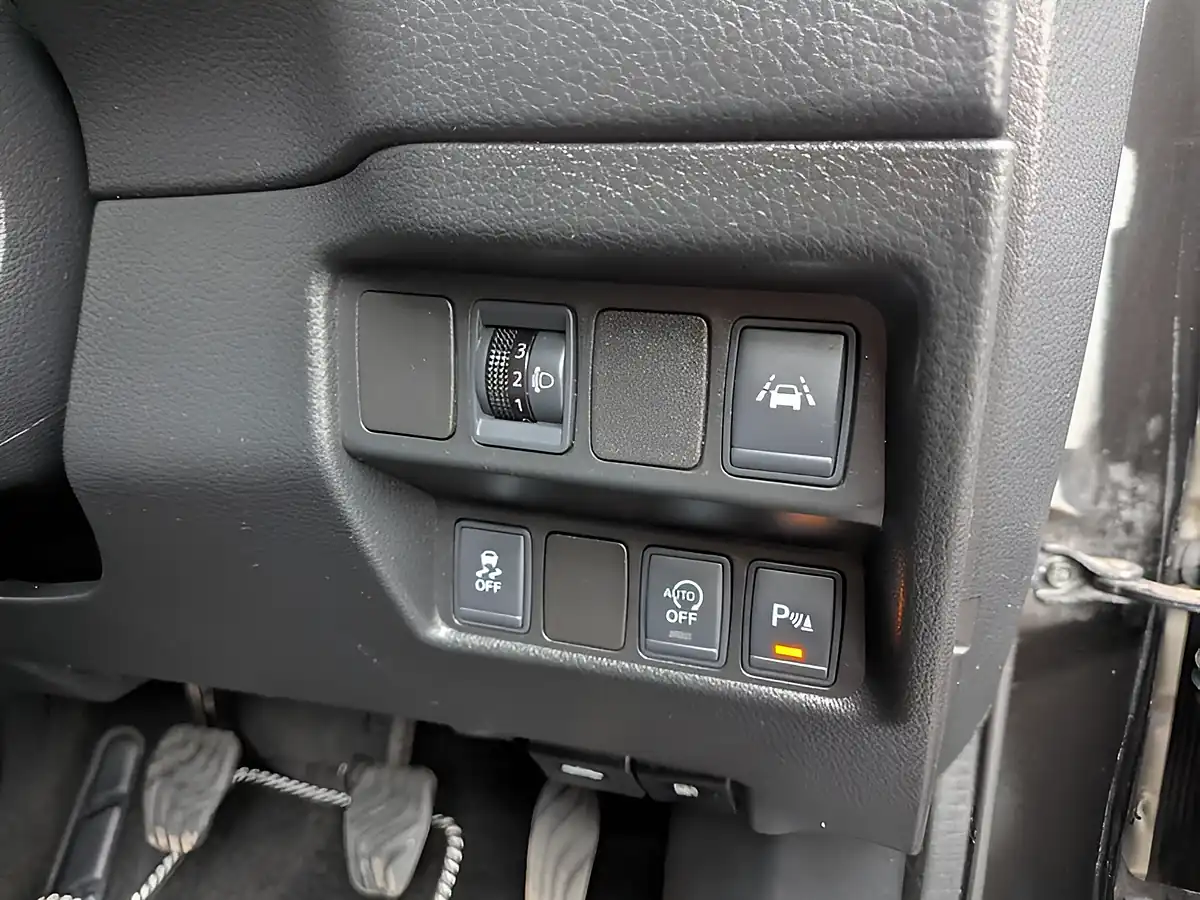 Used 2015 Nissan Qashqai N-Tec+ Black - Interior and Exterior details 13